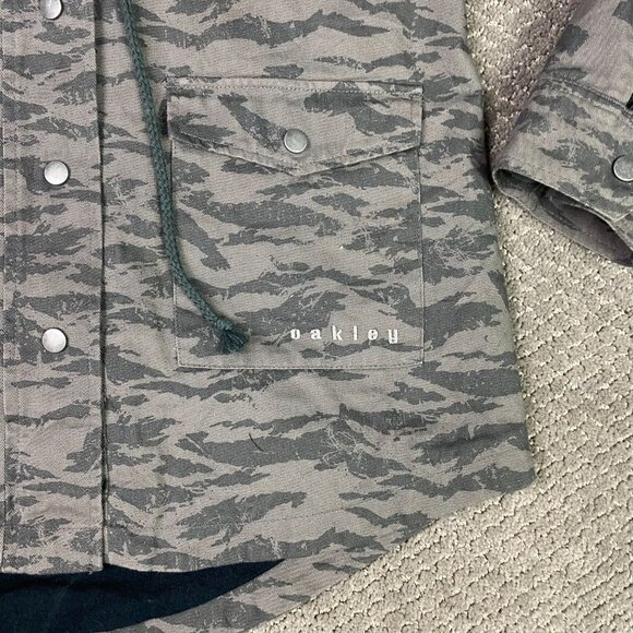 Oakley Tail Wind Jacket Women's Small Gray Camo Camouflage Cotton Canvas Utility - Picture 3 of 15